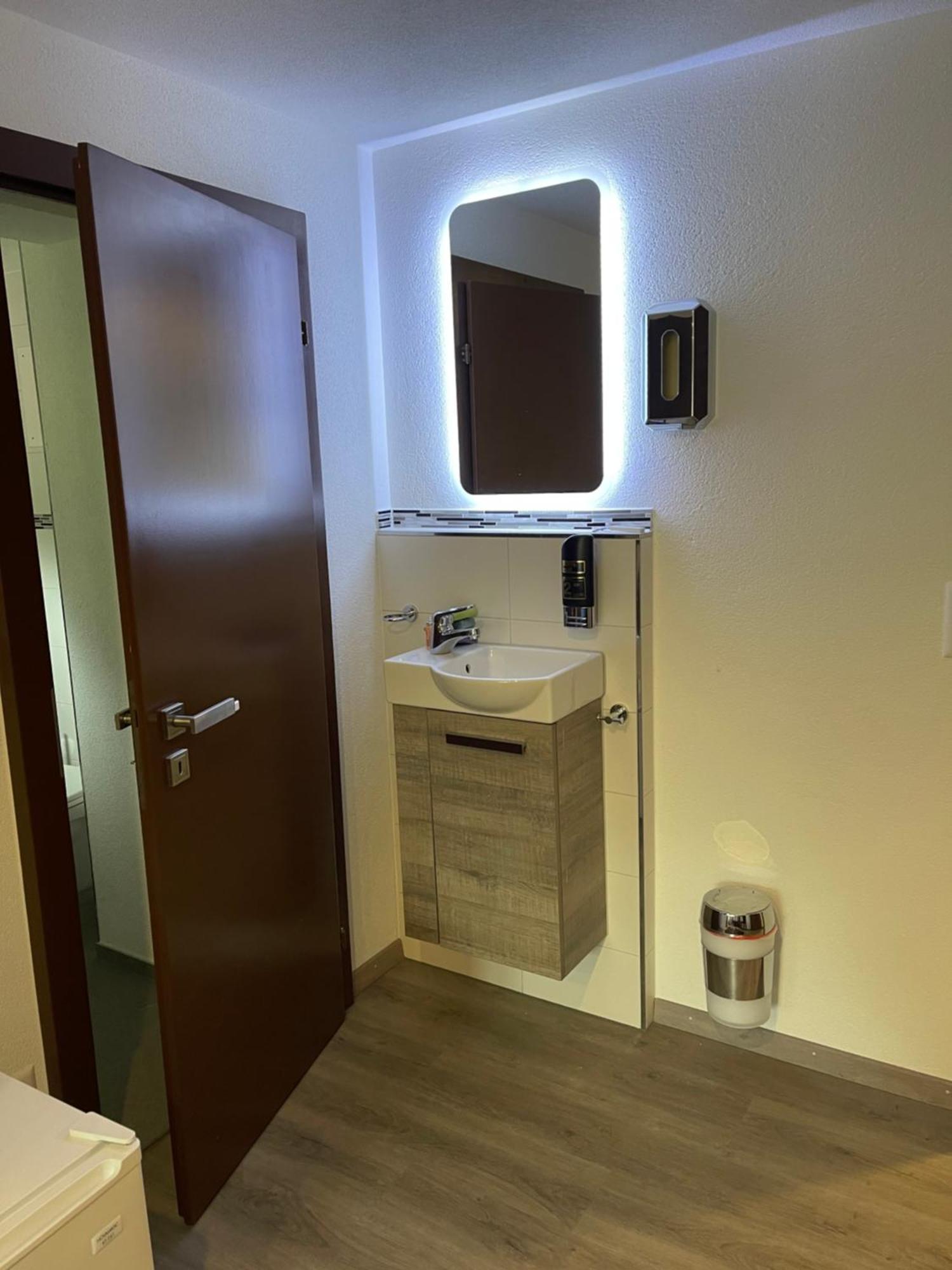 Haus Alpenhof Hotel Wassen Buitenkant foto